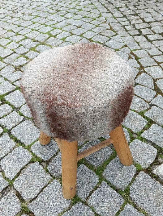 Banco de pêlo/repousa pés