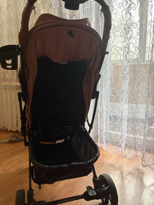 Коляска для дівчинки