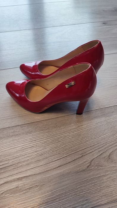 nowe szpilki marki Sergio Leone, lakierowane, czerwono-malinowe. 36