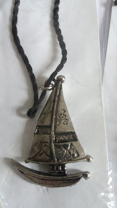 Conjunto de colares - NOVOS na embalagem