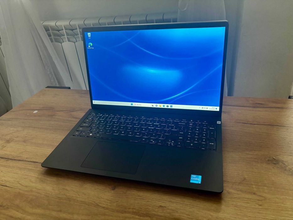 Laptop DELL Vostro 3520 | Procesor i5 | 16 GB RAM | 512 GB SSD