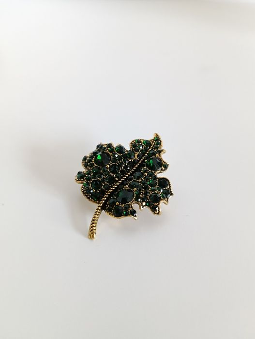 Broszka liść z cyrkoniami