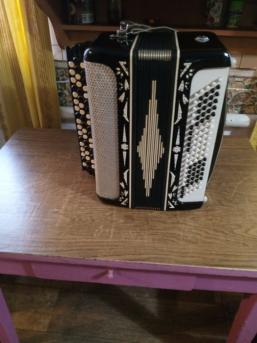 Продам баяны в хорошем состоянии.