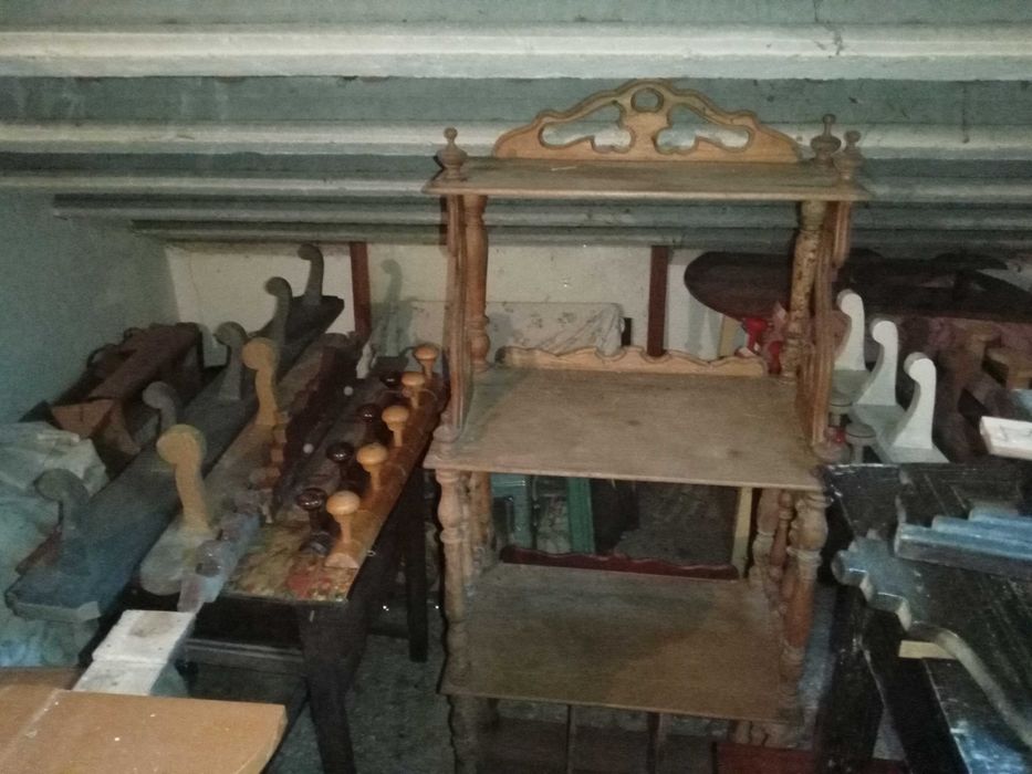 Cabides e outras peças  antigas