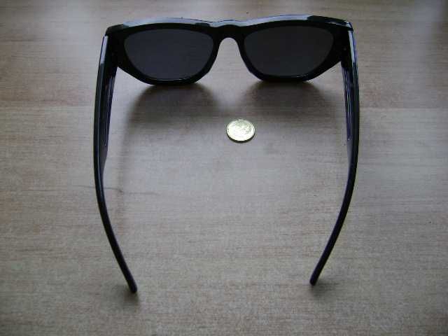 Starocie z PRL - Okulary przeciwsłoneczne, rozstaw ramion 13,5 cm