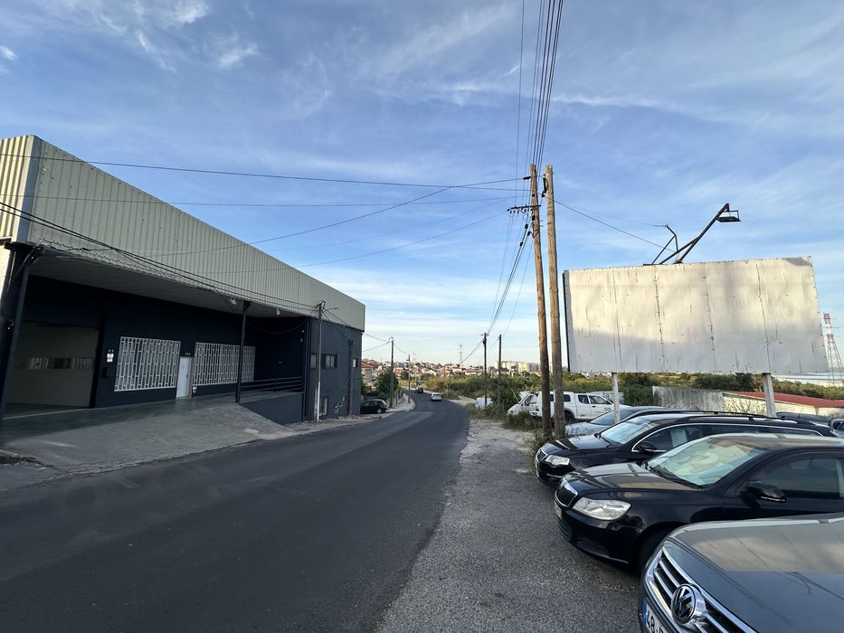 Armazém arrendamento - 2 pisos - 600 metros