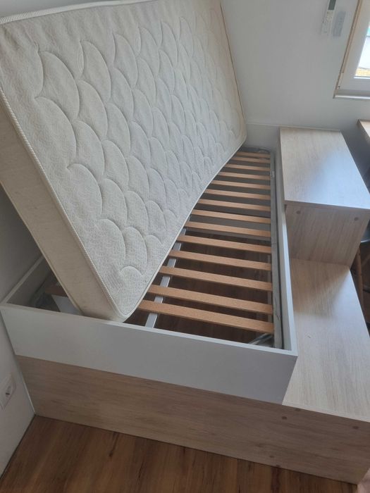 Cama solteiro alta com secretária