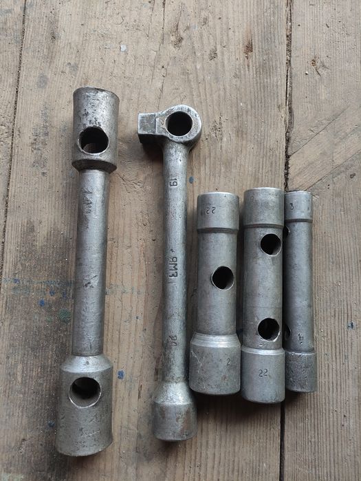 Ключи гаечные, слесарный инструмент