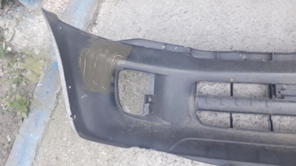 Продам передний бампер Toyota Rav 4
