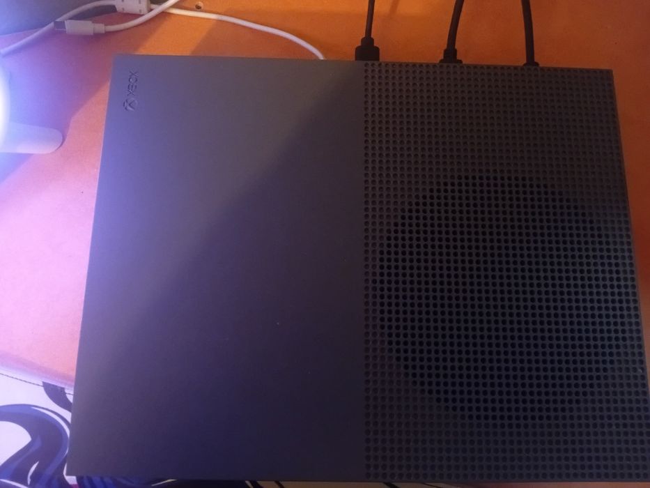 Xbox one S 365 gb