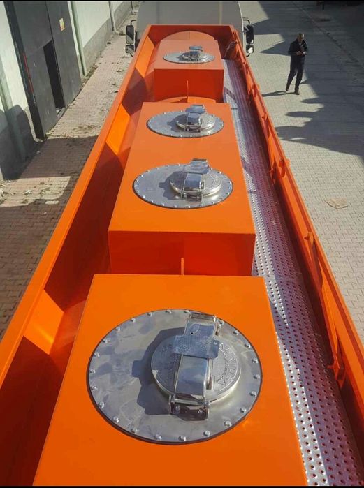 Заливний люк бензовоз