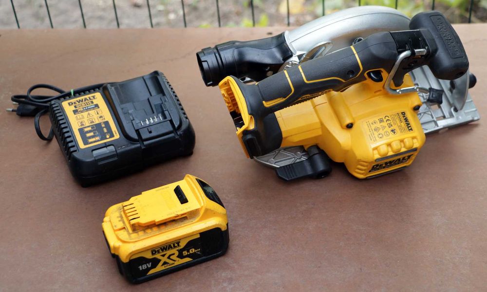 Пила дисковая аккумуляторная бесщеточная DeWalt DCS565NT, Original