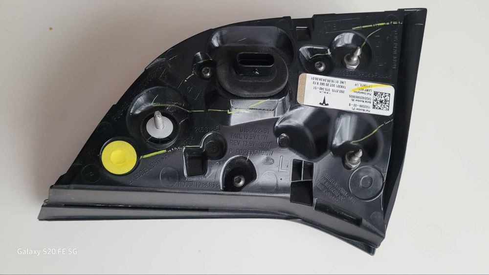 задние фонари в крыло и ляду на Tesla model Y 2024г