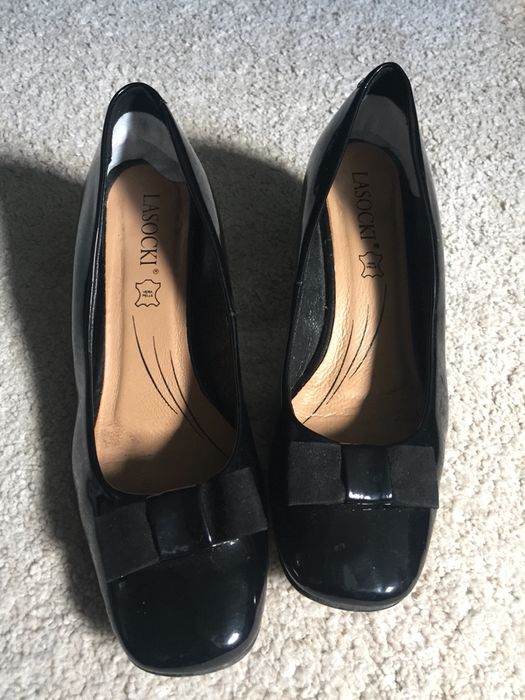 Lakierowane pantofle r. 38 Lasocki