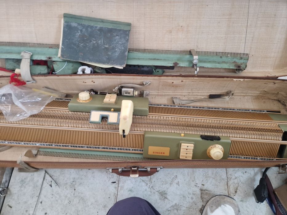 Maquina de tricotar singer