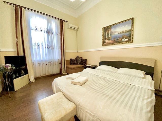 Квартира в р-ні Сонячного парку  з ремонтом і автономним опаленням .