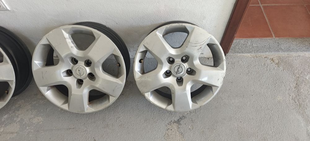 4 jantes de ferro com tampões Opel Astra H