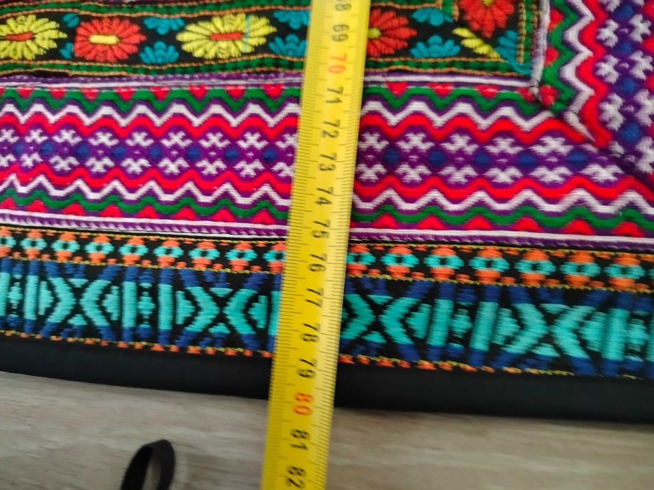 Gobelin etniczny z Chin na ścianę, dywanik ręcznie haftowany 145x80