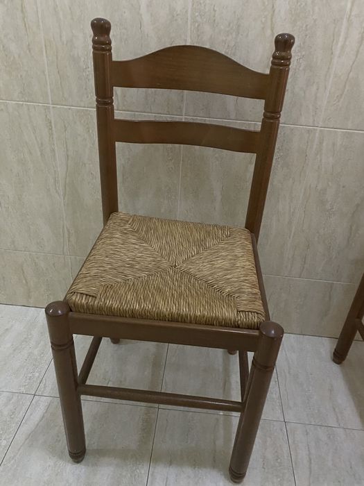 Cadeiras em madeira