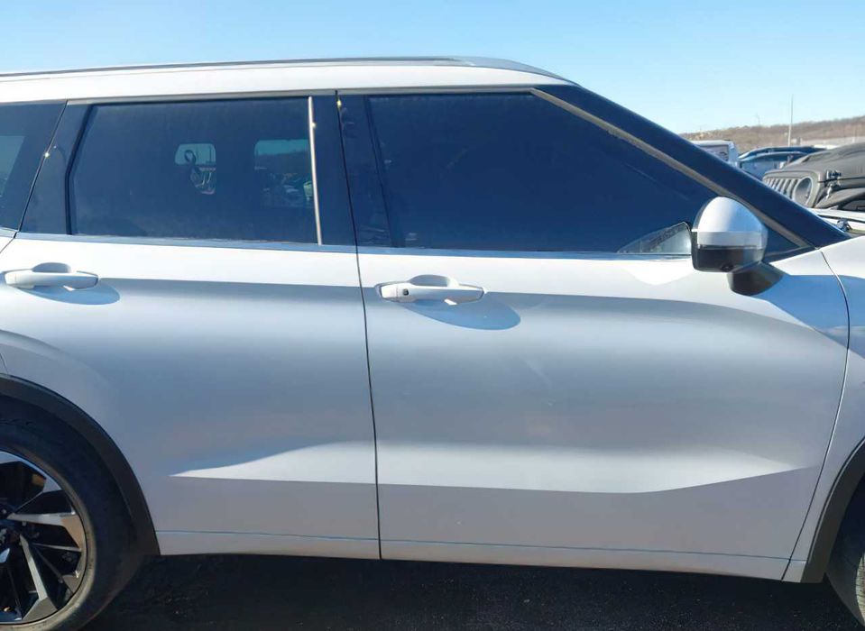 Mitsubishi Outlander SEL      2023