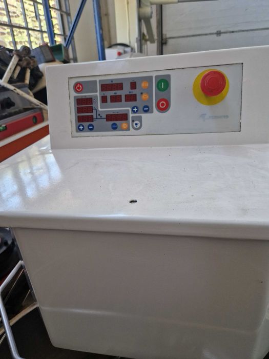 Amassadeira Espiral Ferneto - 80kg de farinha - 2 velocidades