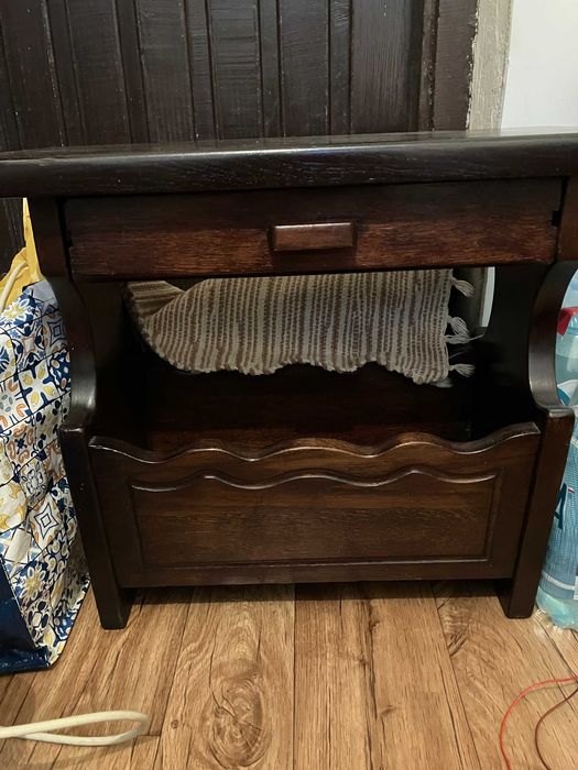 Gazetnik drewniany, stojak