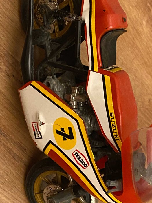 Miniatura de Mota Vintage Suzuki GP a dois tempos