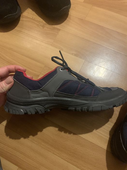 Кросівки спортивні