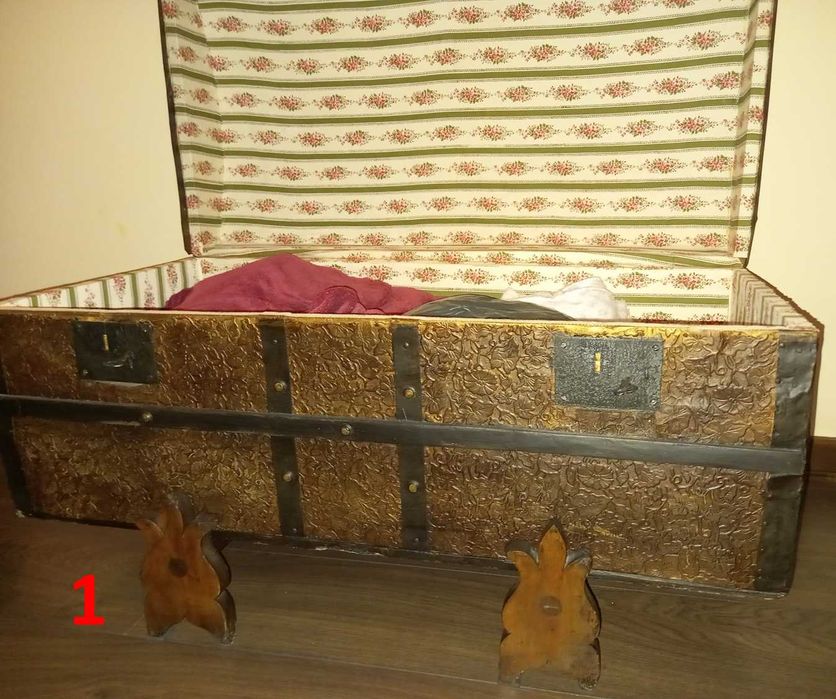 Arca / Baú antigas em madeira