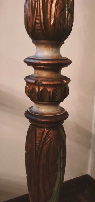 Candeeiro e Cadeira Antigos