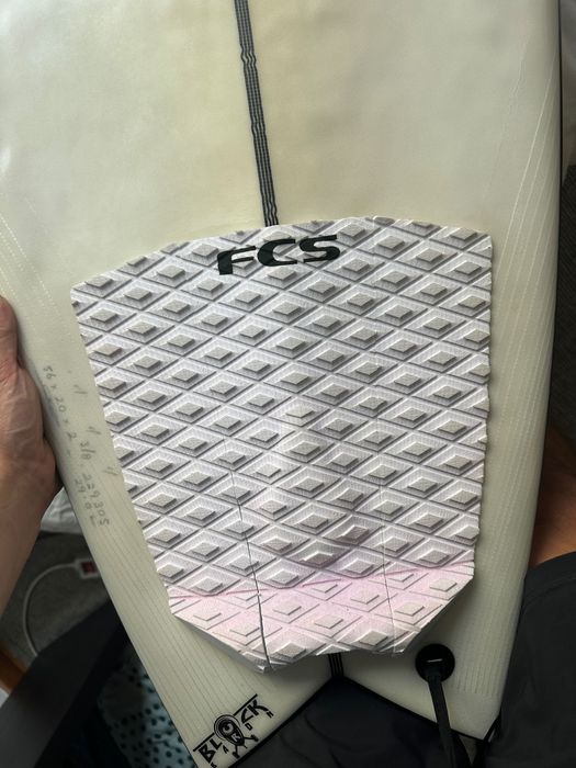 Prancha de surf 5.6 black baron twin fish