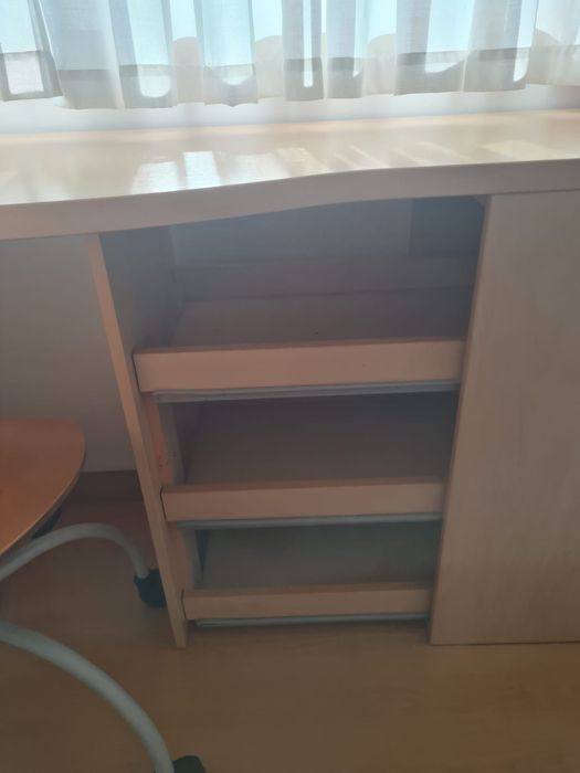 Cama, Secretaria/Cómoda, Cadeira e 1 Colchão