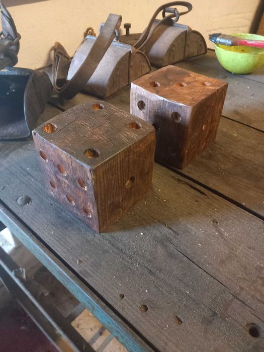 Conjunto de Dados Gigantes em Madeira maciça Rústica (12x12 cm)