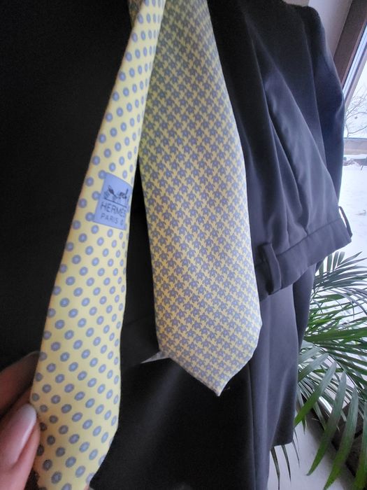 Hermés krawat jedwabny masełkowy