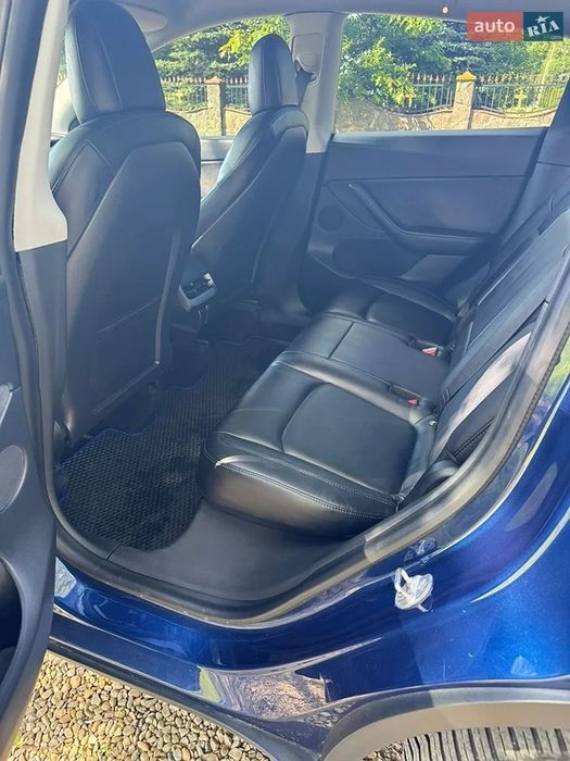 Tesla Model Y Long Range Dual Motor AWD • 2021
