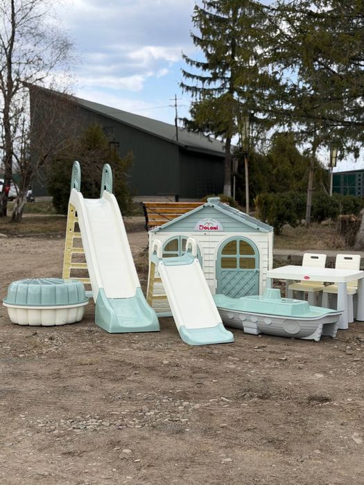 Розпродаж! Набір дитячий будиночок гірка  пісочниця стіл та стільці