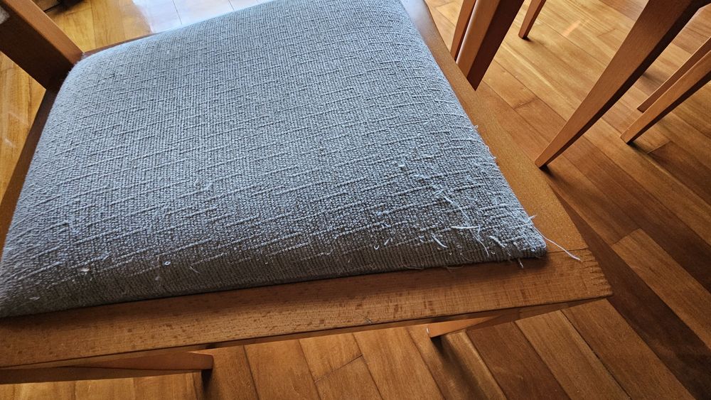 Mesa Extensível em Cerejeira com 6 Cadeiras