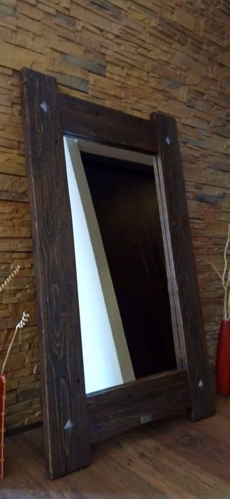 Lustro w stylu rustykalnym.