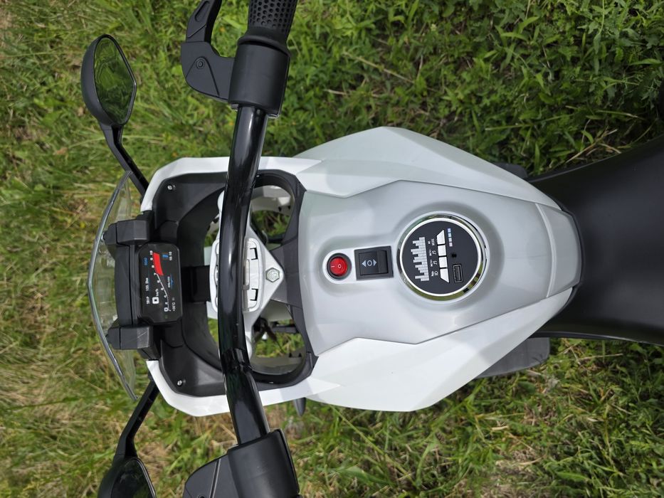JOY4KIDS RS1250 duży motor na akumulator dla dzieci EVA LED USB