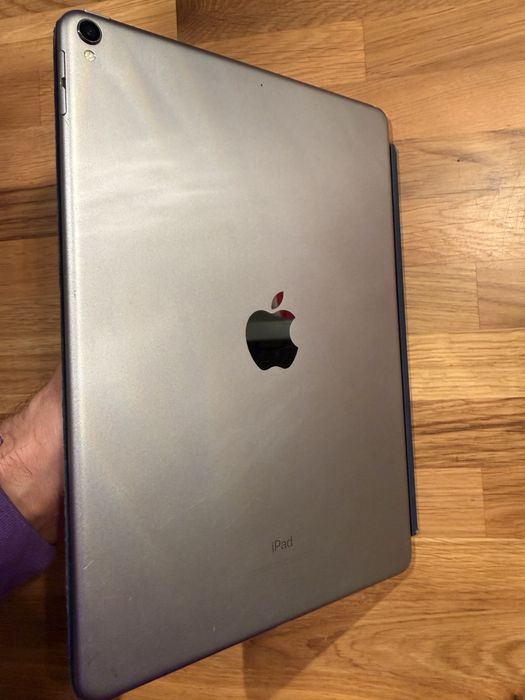 iPad Pro 10.5" (2017) USZKODZONY | uszkodzona szybka, blokada hasła | Na części