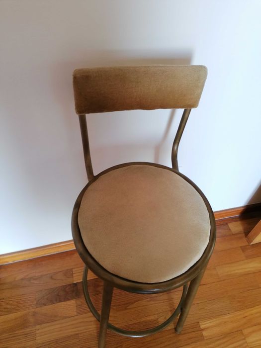 Cadeira estilo antigo