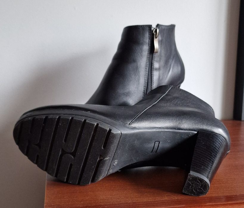 Czarne botki skórzane