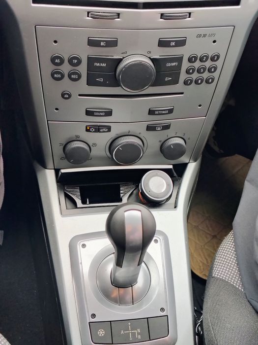 Opel Astra H/FL 3 2009 sedan 1.6 mpi