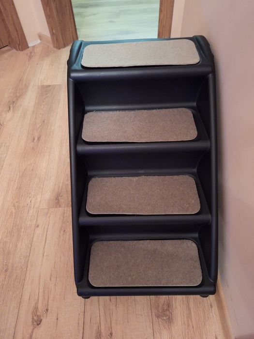 Schodki dla zwierzaka.