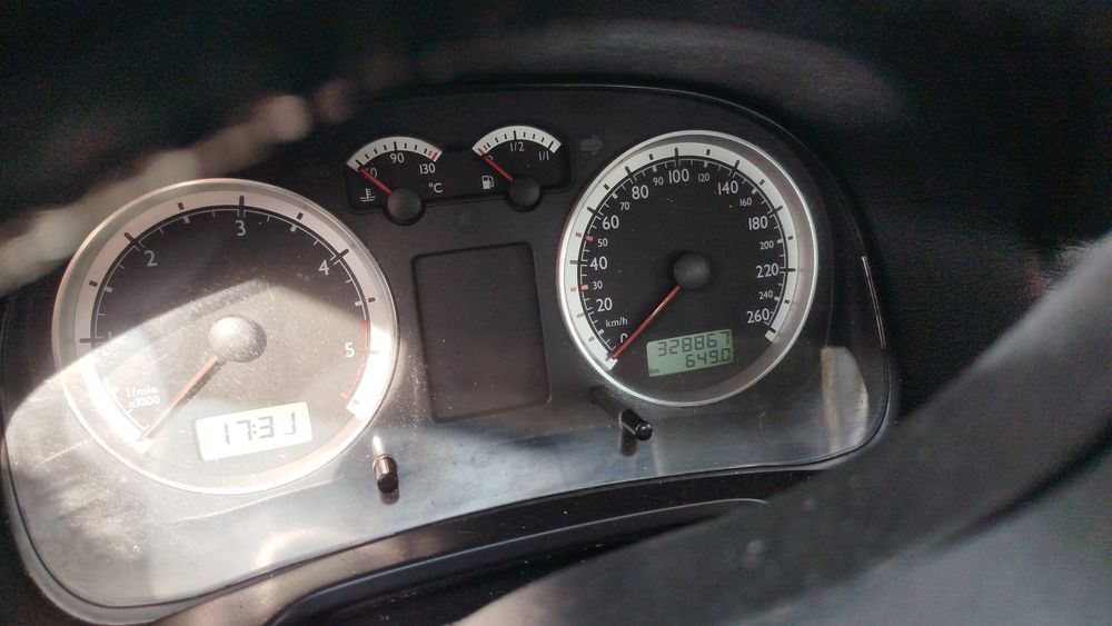 Carro impecável de origem bem estimado.