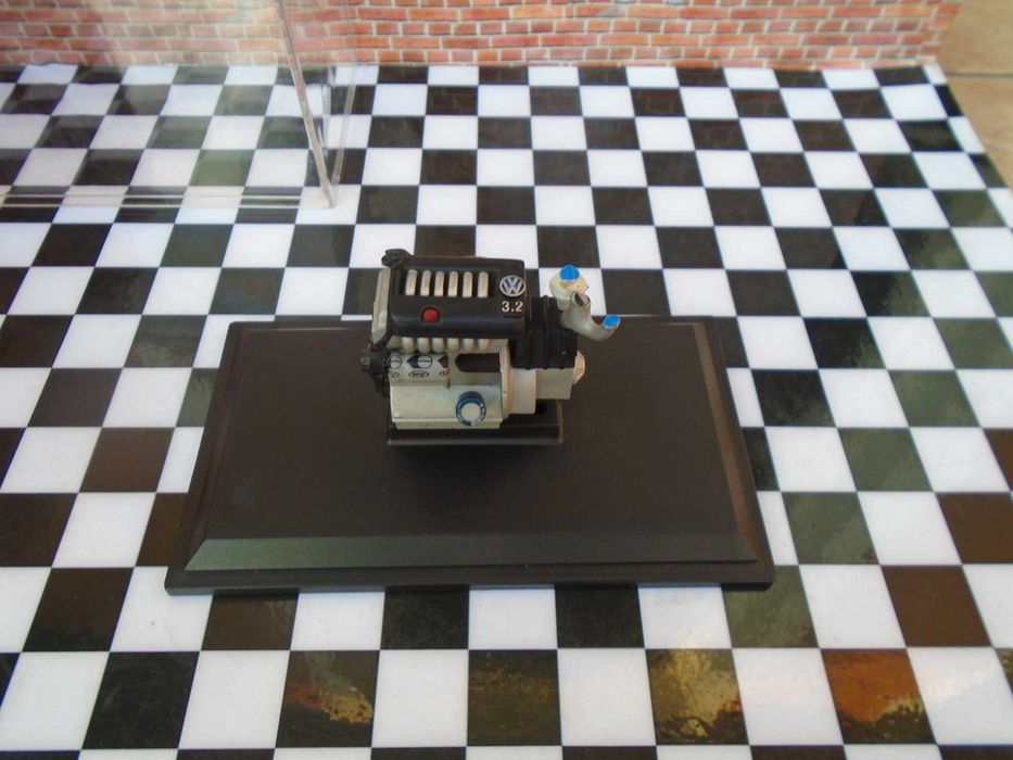 Silnik VW 3.2  V6 VOLKSWAGEN  1:18  Model