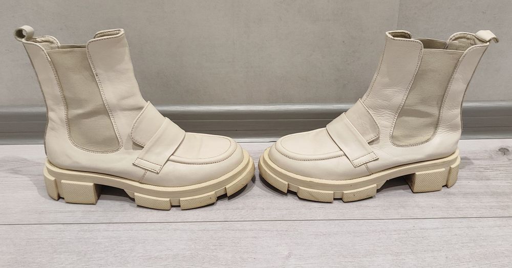 Шкіряні Челсі демісезон молочного кольору