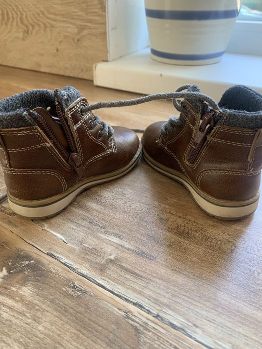 Дитячі демісезонні  шкіряні черевики 22-23