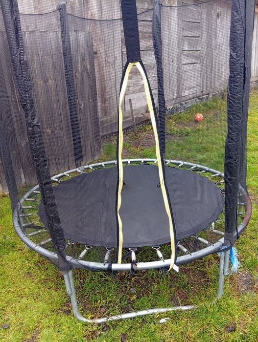 Продам батут,невеликий для 2-3 діток вистачить.800грн самовивіз