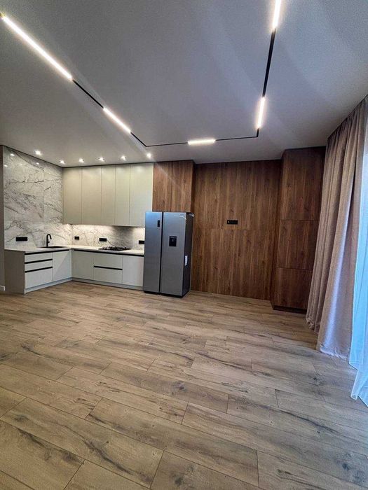 Продам кутовий таунхаус з дизайнерським ремонтом в самому центрі Бучі
